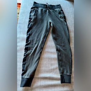 Womens Lululemon On the Move Classic Tapered Black Jogger Sweatpants